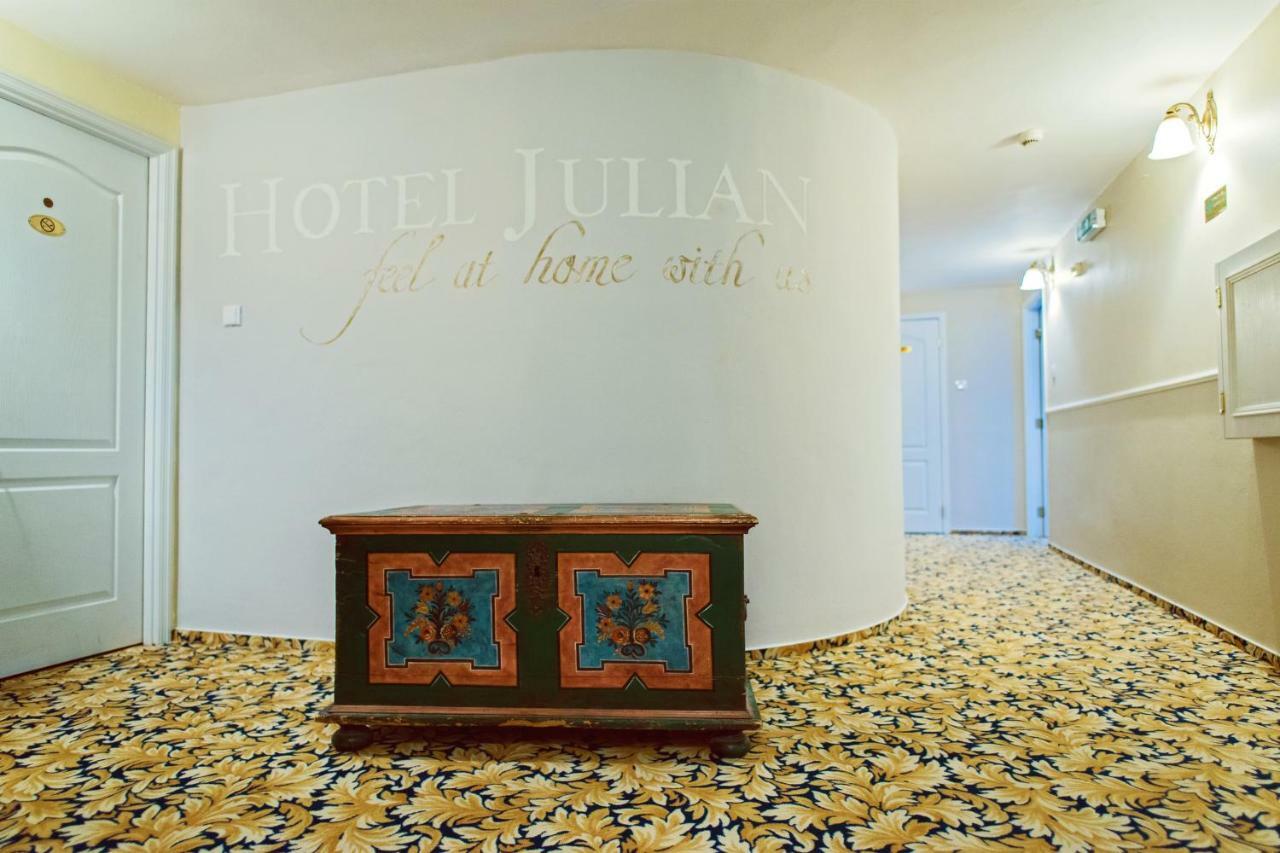 Hotel Julian Прага Экстерьер фото